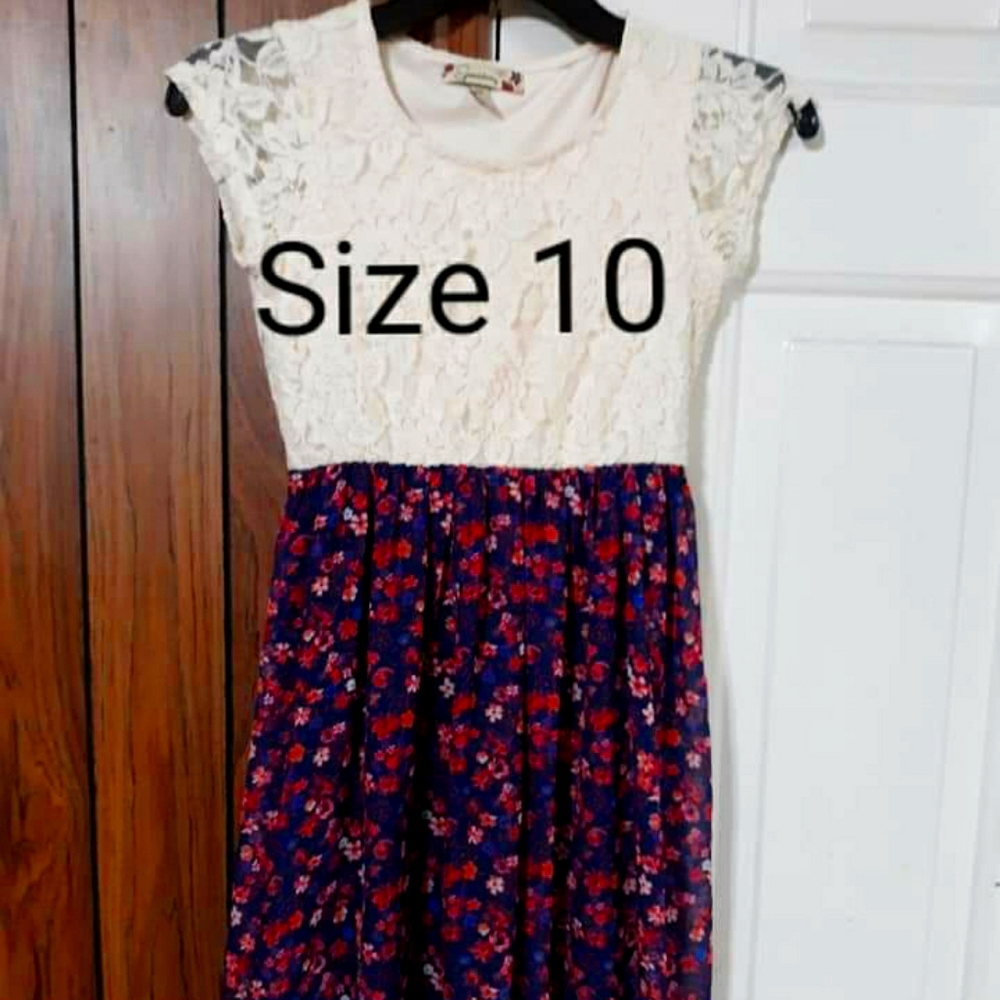 Floral print dress.